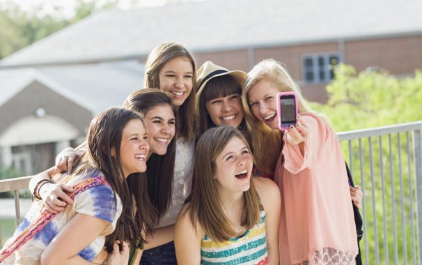 ¿Por qué se hacen tantos selfies los adolescentes?