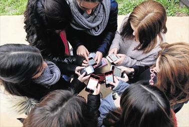 ¿Pueden estar los adolescentes sin móvil?